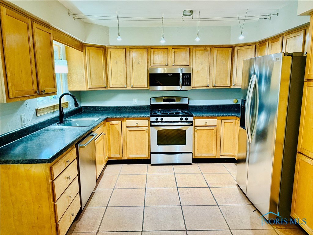 5929 Viramar Road, Toledo, Ohio image 2