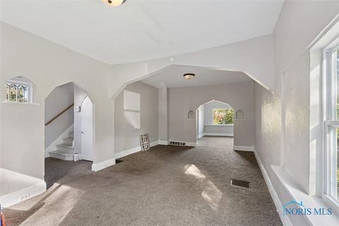Tiny photo for 2144 Hawthorne Street, Toledo, OH 43606 (MLS # 6136594)