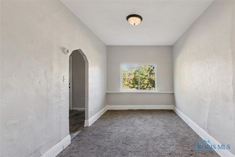 Tiny photo for 2144 Hawthorne Street, Toledo, OH 43606 (MLS # 6136594)