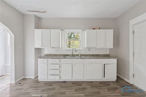 Tiny photo for 2144 Hawthorne Street, Toledo, OH 43606 (MLS # 6136594)