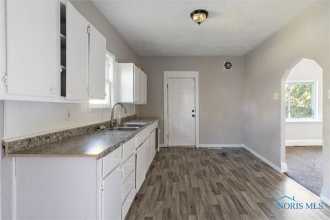 Tiny photo for 2144 Hawthorne Street, Toledo, OH 43606 (MLS # 6136594)