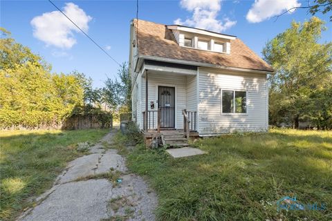 Photo of 2144 Hawthorne Street, Toledo, OH 43606 (MLS # 6136594)