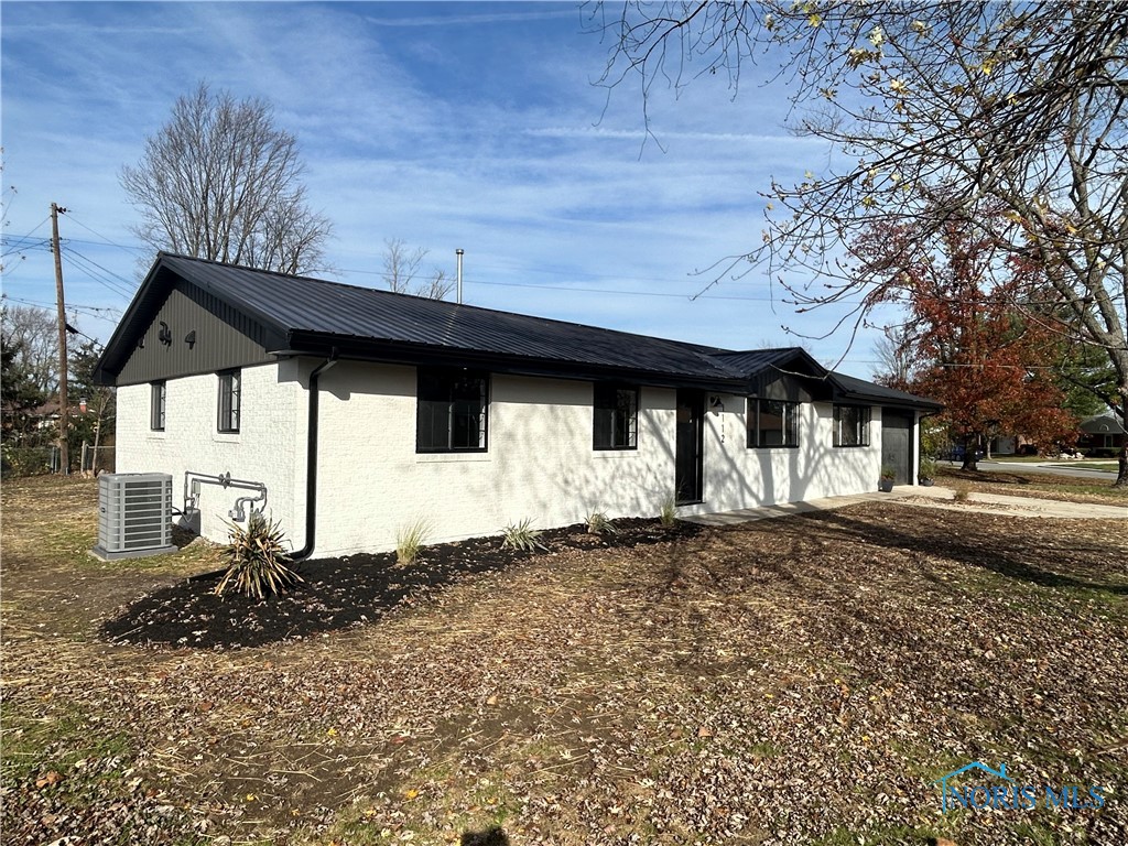 1112 Brookside Drive, Findlay, Ohio image 2