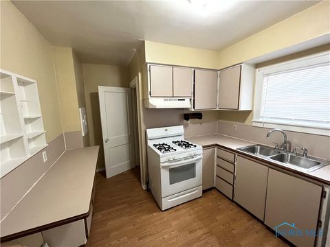 Tiny photo for 512 Woodsdale Avenue, Toledo, OH 43609 (MLS # 6136083)
