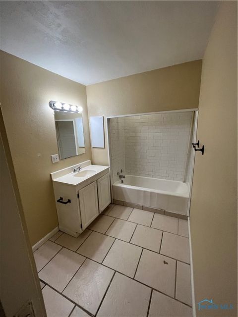 Tiny photo for 512 Woodsdale Avenue, Toledo, OH 43609 (MLS # 6136083)