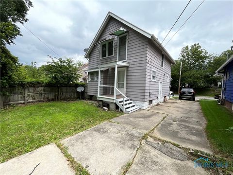 Tiny photo for 512 Woodsdale Avenue, Toledo, OH 43609 (MLS # 6136083)