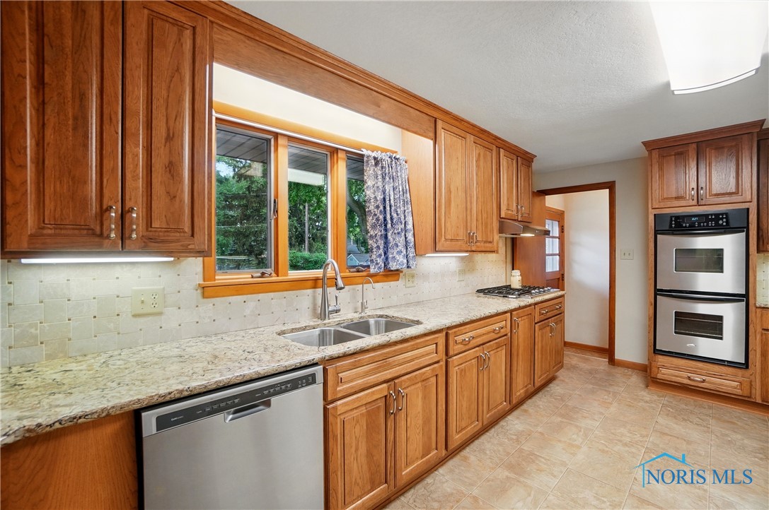 426 Hillcrest Drive, Bowling Green, Ohio image 11
