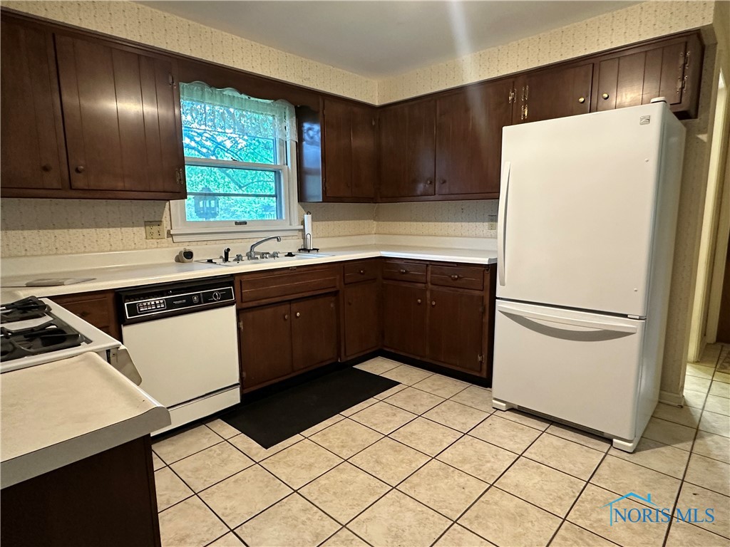 207 Huntington Drive, Bryan, Ohio image 4