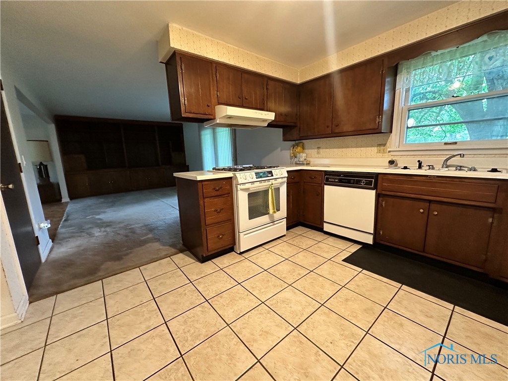 207 Huntington Drive, Bryan, Ohio image 3