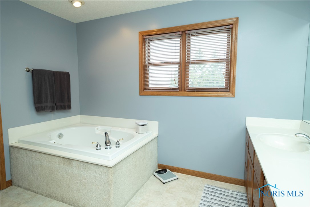 1405 Cypress Lake Lk, Findlay, Ohio image 33