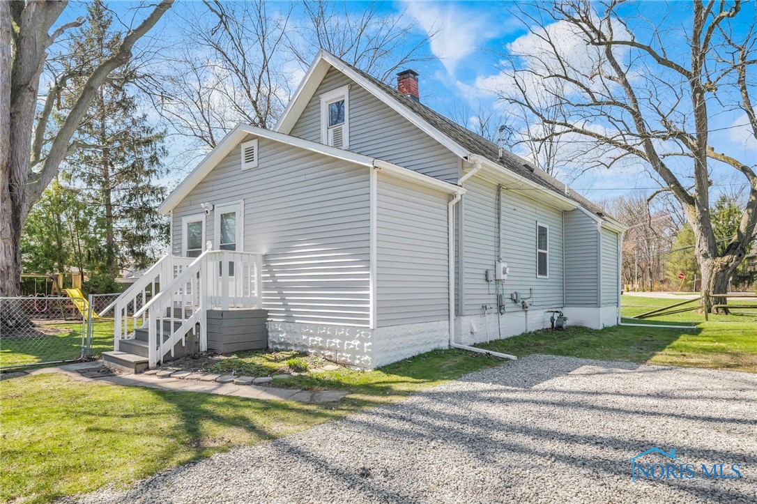 310 Dulton Drive, Toledo, Ohio image 2