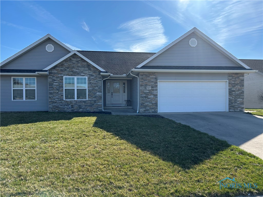307 Winter Pine Drive, Findlay, Ohio image 2