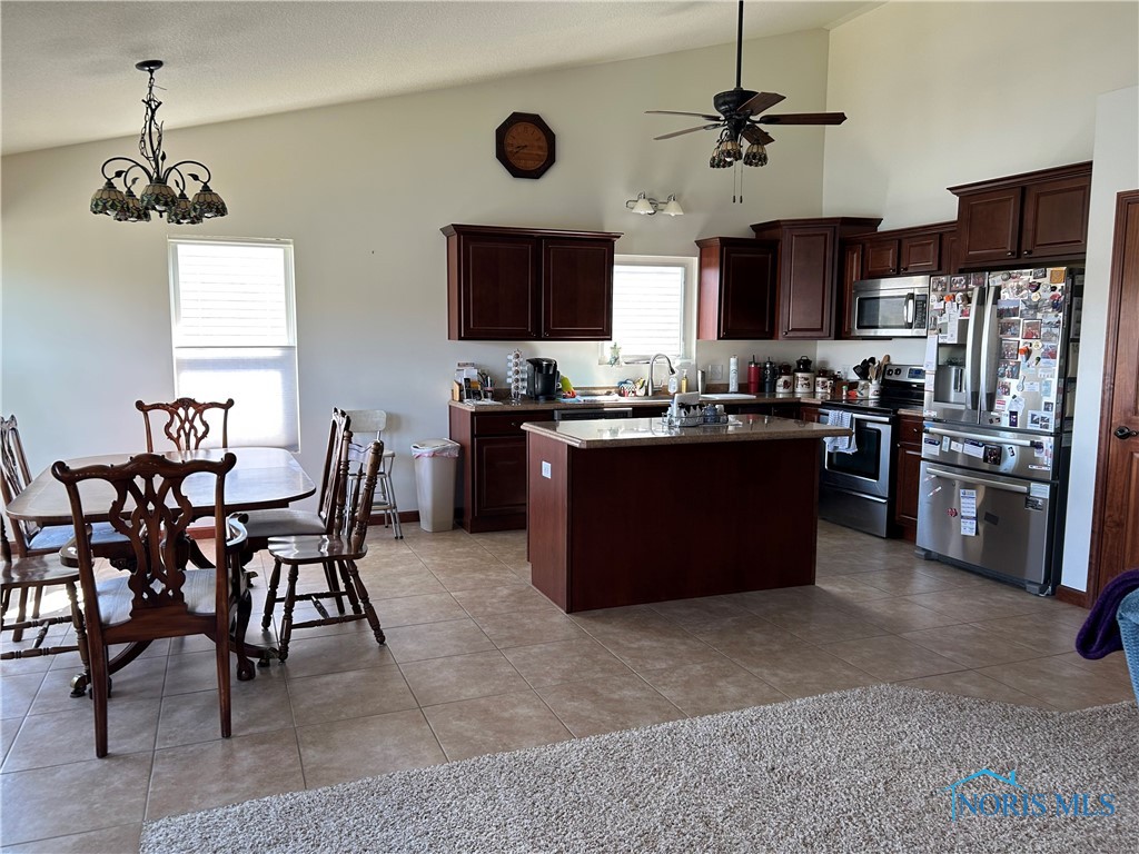 307 Winter Pine Drive, Findlay, Ohio image 6