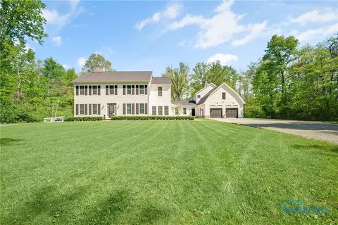 Photo of 8740 Dorr Street, Toledo, OH 43617 (MLS # 6130303)