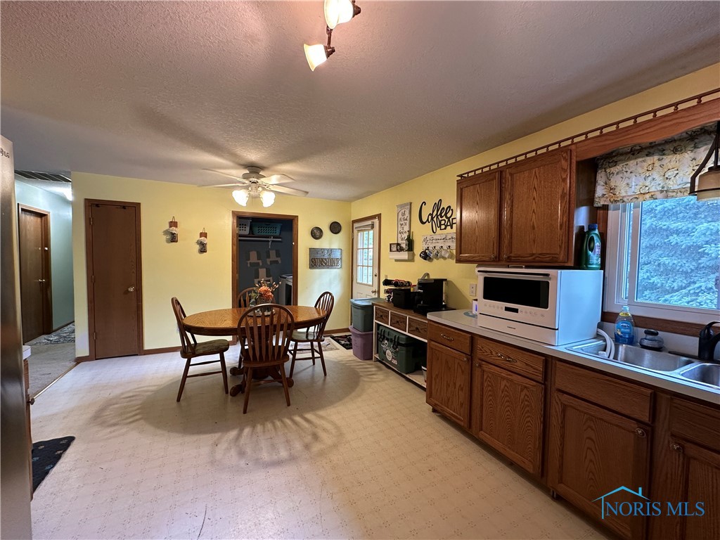 2 Meadow Lane, Delta, Ohio image 5