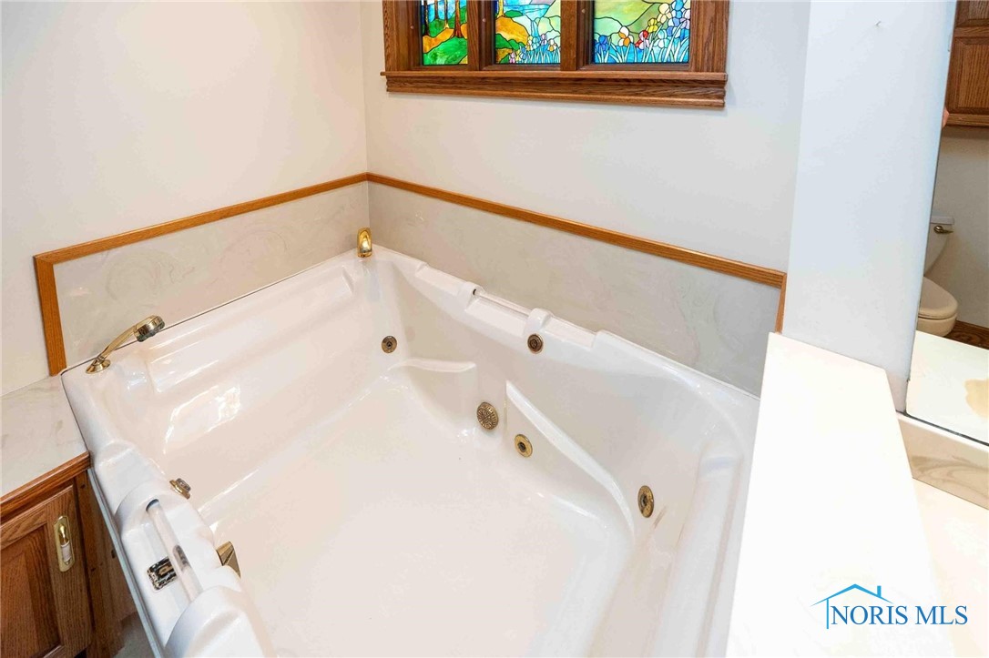 Findlay, Ohio 45840, United States, 4 Bedrooms Bedrooms, ,3 BathroomsBathrooms,Residential,Pending,165753