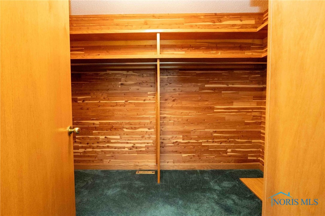 Findlay, Ohio 45840, United States, 4 Bedrooms Bedrooms, ,3 BathroomsBathrooms,Residential,Pending,165753