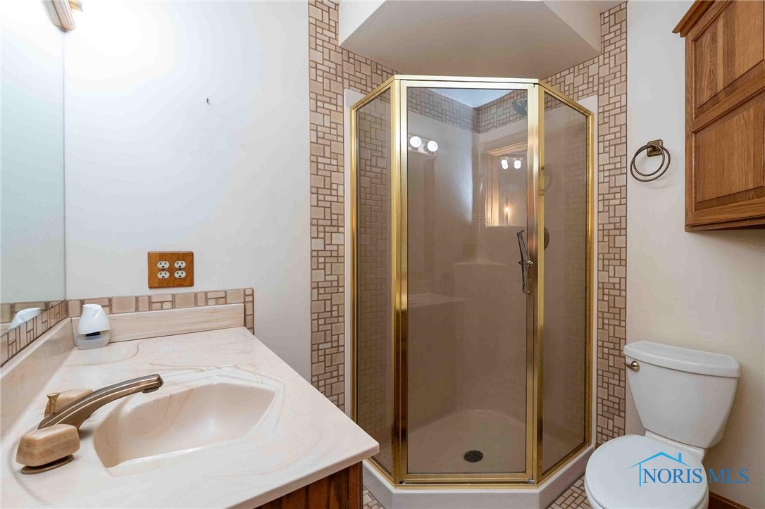 Findlay, Ohio 45840, United States, 4 Bedrooms Bedrooms, ,3 BathroomsBathrooms,Residential,Pending,165753