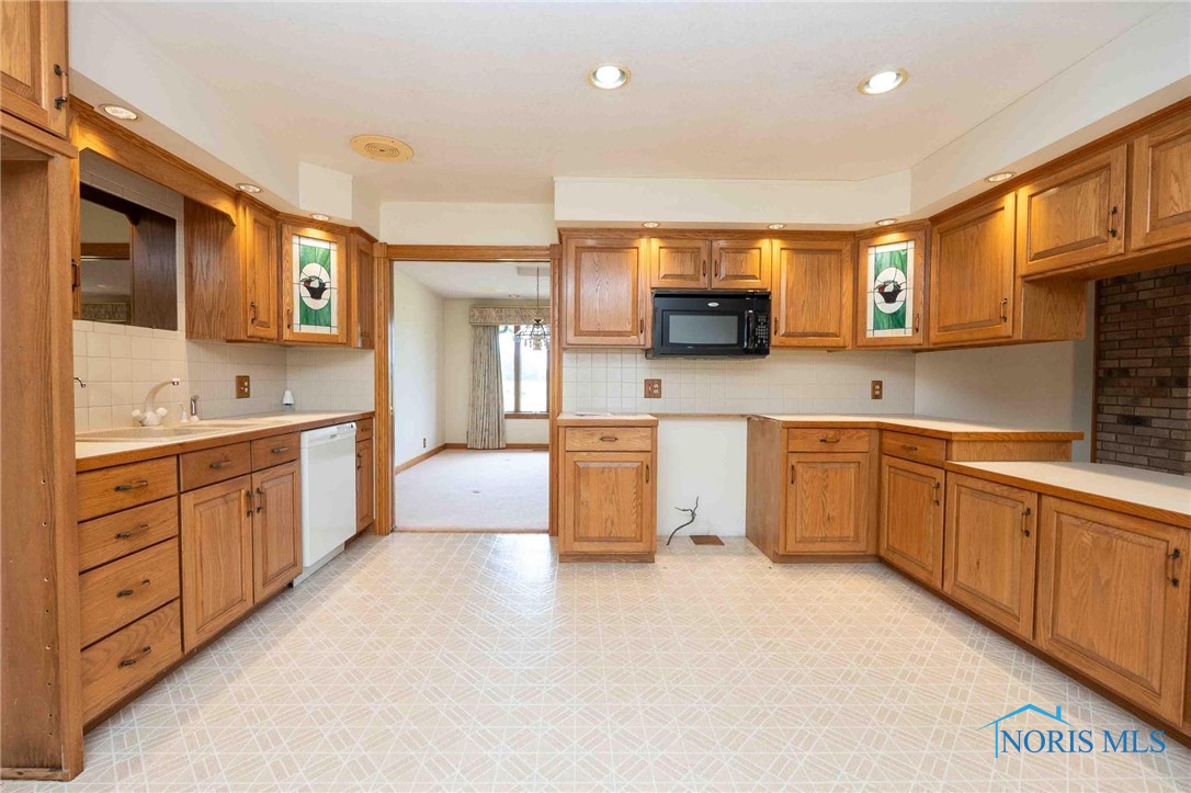 Findlay, Ohio 45840, United States, 4 Bedrooms Bedrooms, ,3 BathroomsBathrooms,Residential,Pending,165753