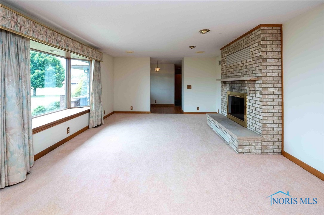 Findlay, Ohio 45840, United States, 4 Bedrooms Bedrooms, ,3 BathroomsBathrooms,Residential,Pending,165753