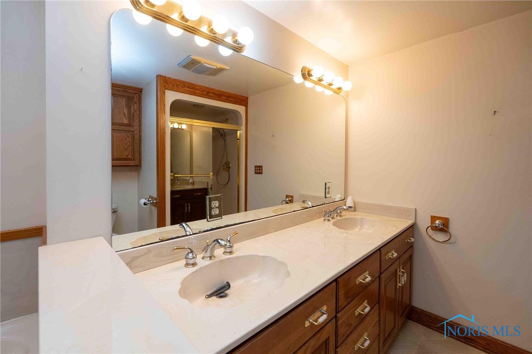 Findlay, Ohio 45840, United States, 4 Bedrooms Bedrooms, ,3 BathroomsBathrooms,Residential,Pending,165753