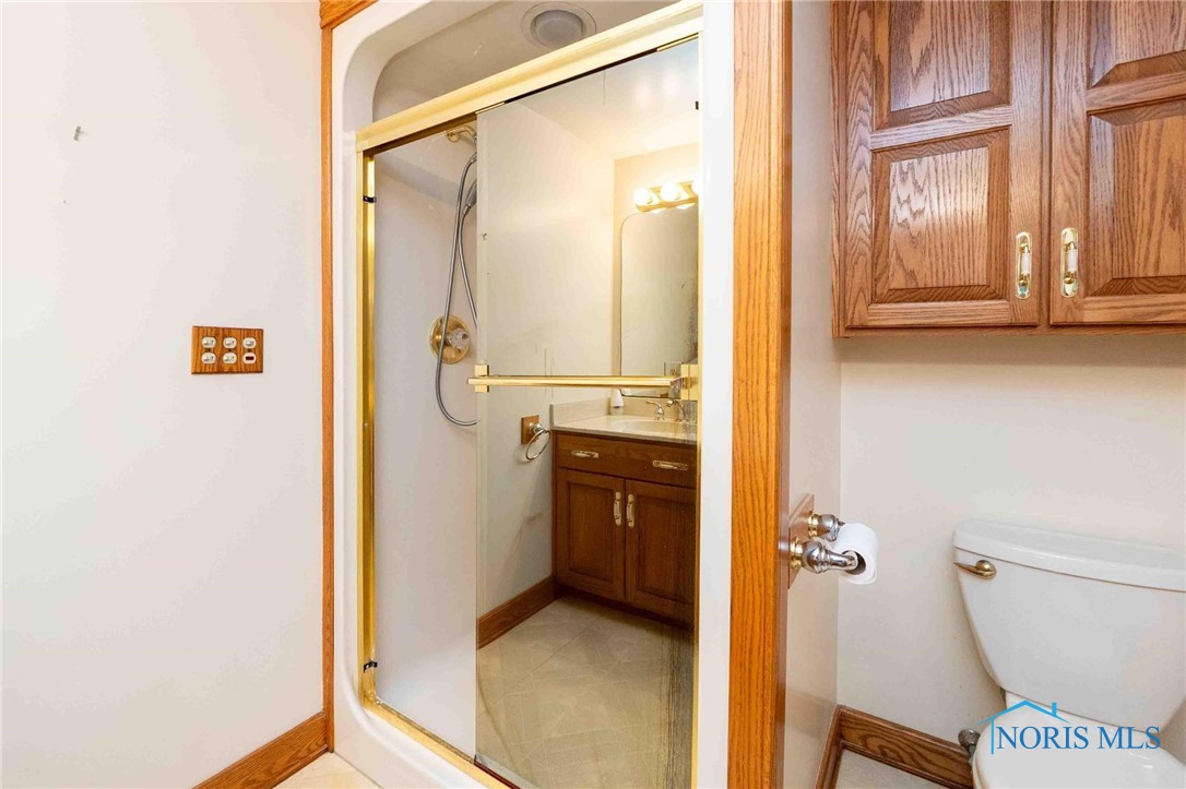 Findlay, Ohio 45840, United States, 4 Bedrooms Bedrooms, ,3 BathroomsBathrooms,Residential,Pending,165753