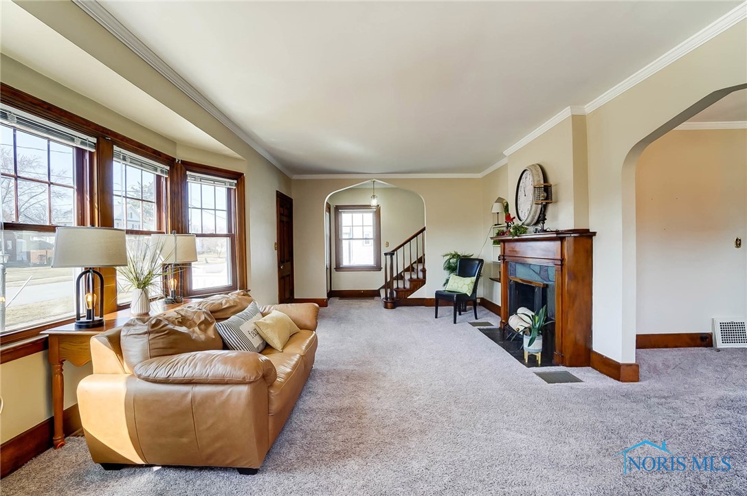 331 Hillview Drive, Rossford, Ohio image 13