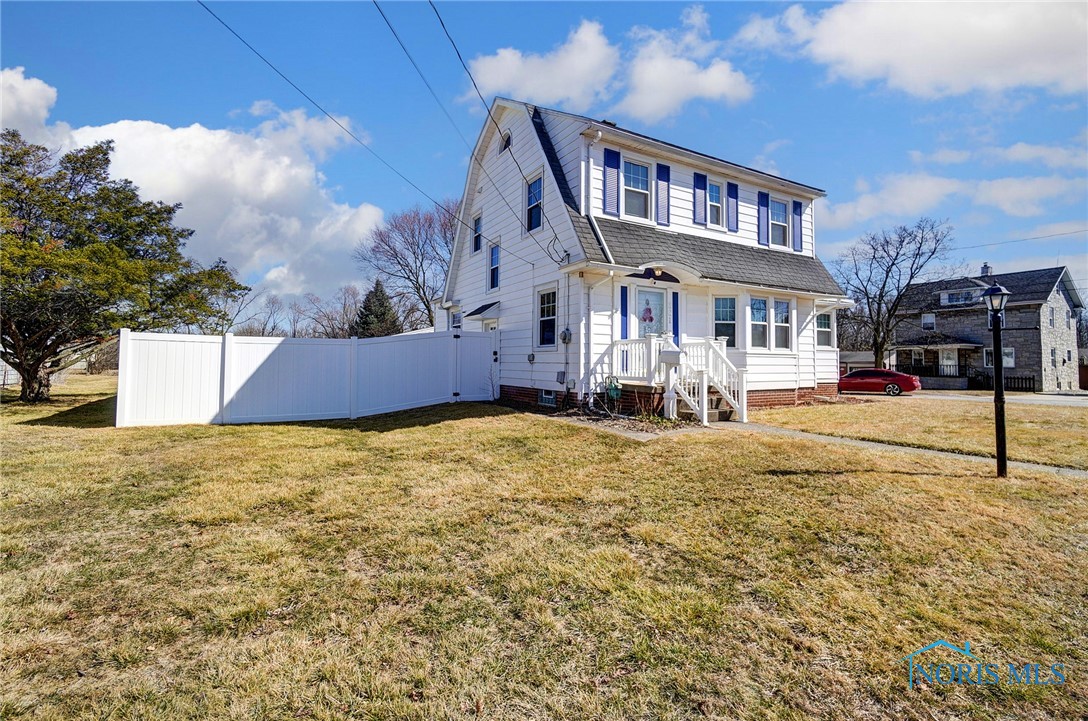 331 Hillview Drive, Rossford, Ohio image 2