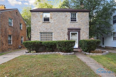 Photo of 2627 Latonia Boulevard, Toledo, OH 43606 (MLS # 6136493)