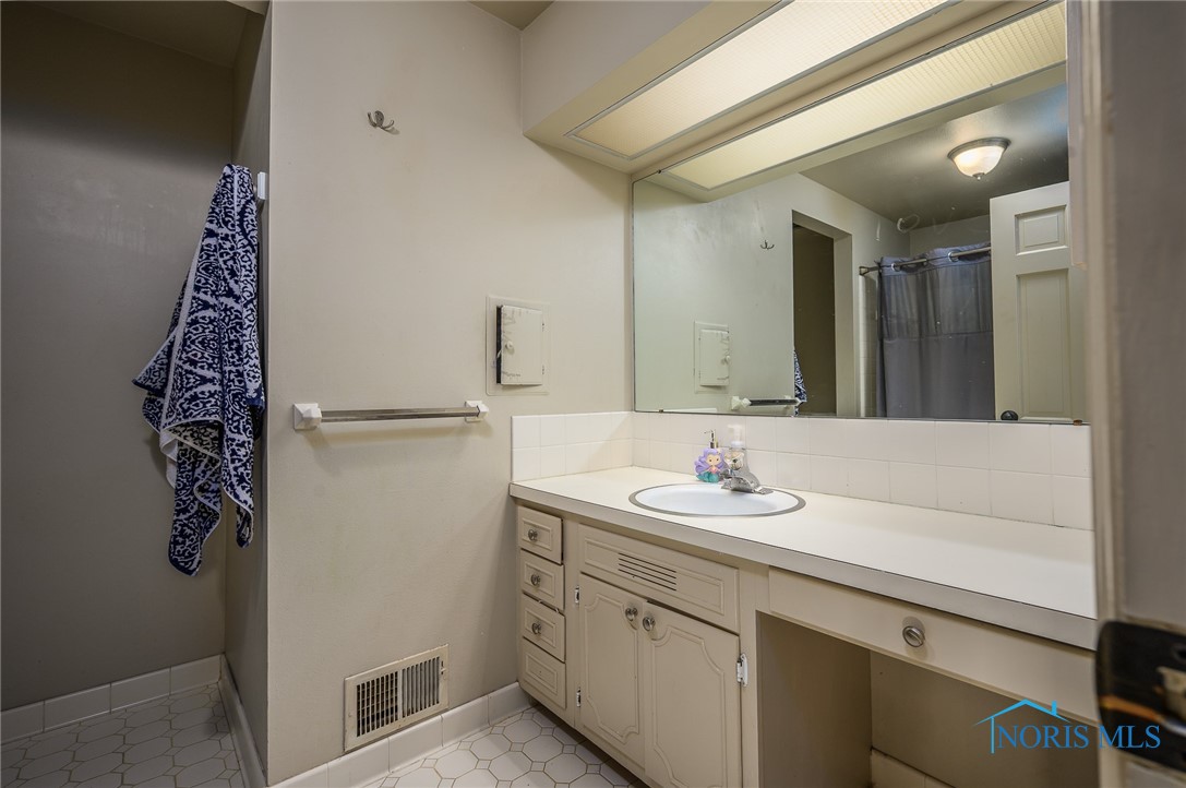 4415 Mockingbird Lane, Toledo, Ohio image 31