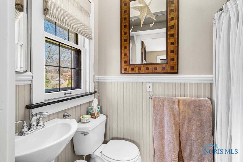 2415 Meadowwood Drive, Toledo, Ohio image 33