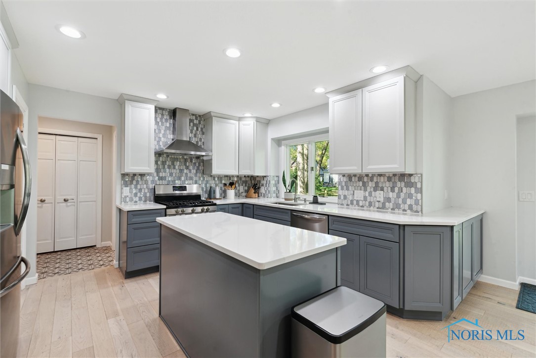 544 Jacqueline Court, Holland, Ohio image 17