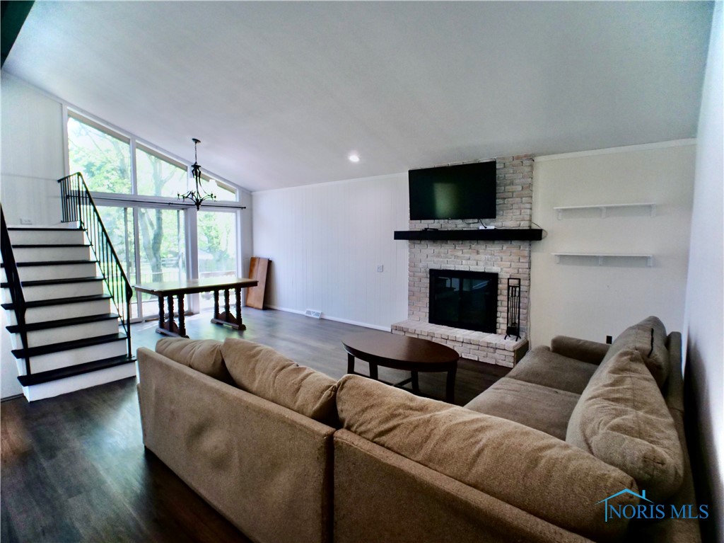 416 Donbar Drive, Bowling Green, Ohio image 2