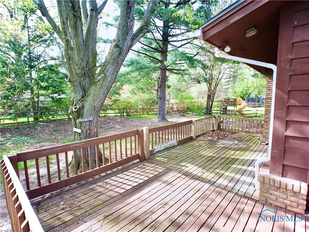 416 Donbar Drive, Bowling Green, Ohio image 7
