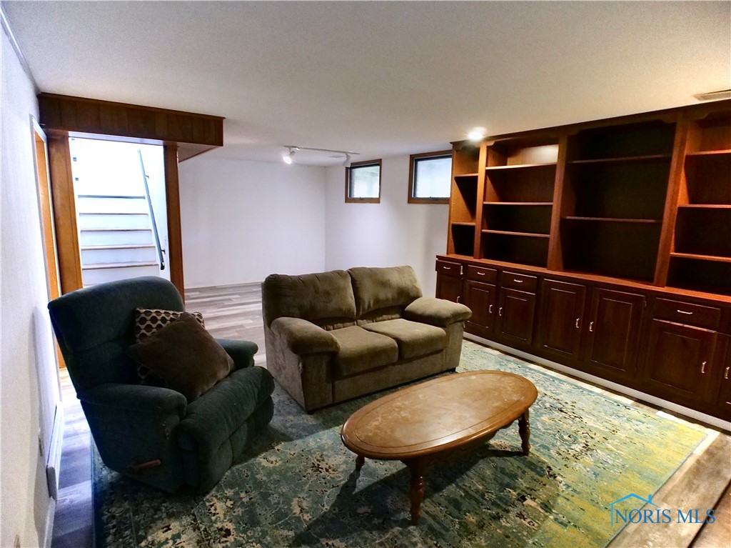 416 Donbar Drive, Bowling Green, Ohio image 17