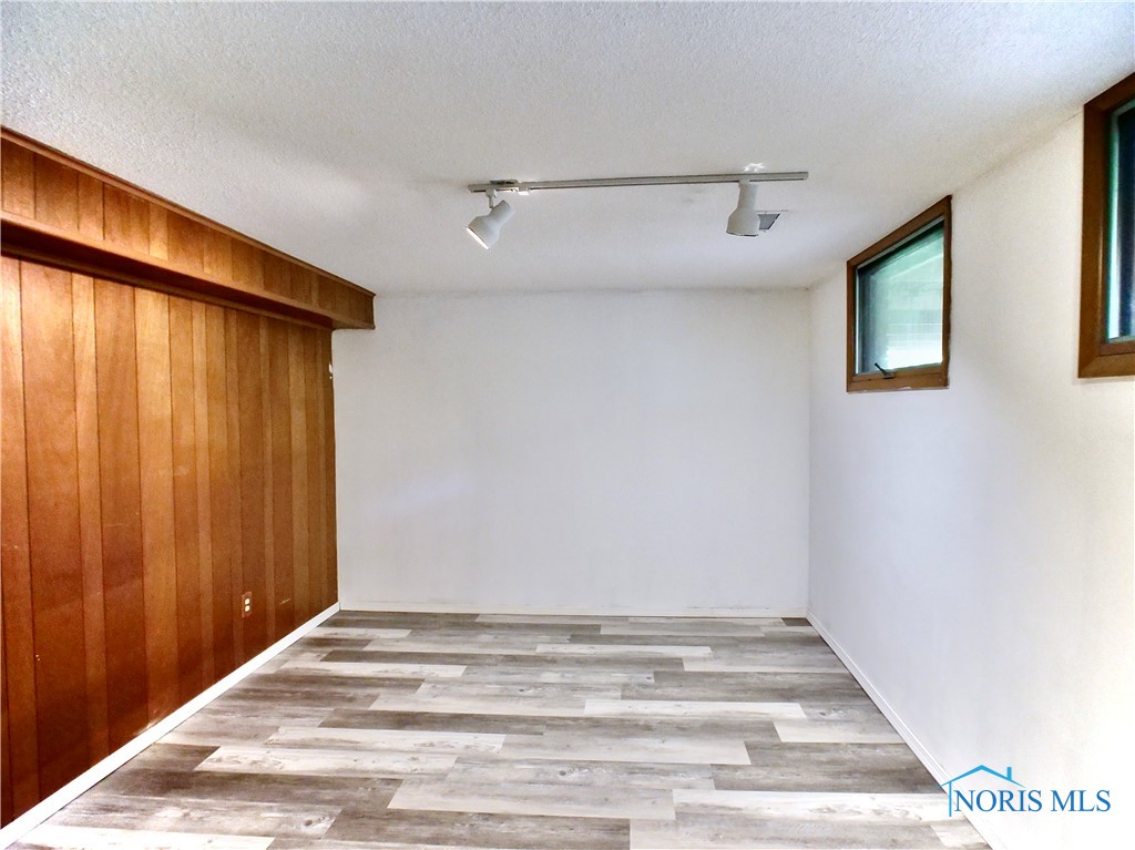 416 Donbar Drive, Bowling Green, Ohio image 24