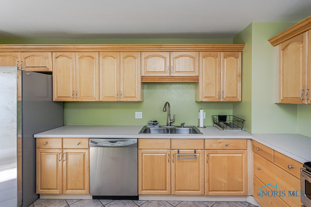 4522 Naomi Drive, Toledo, Ohio image 12