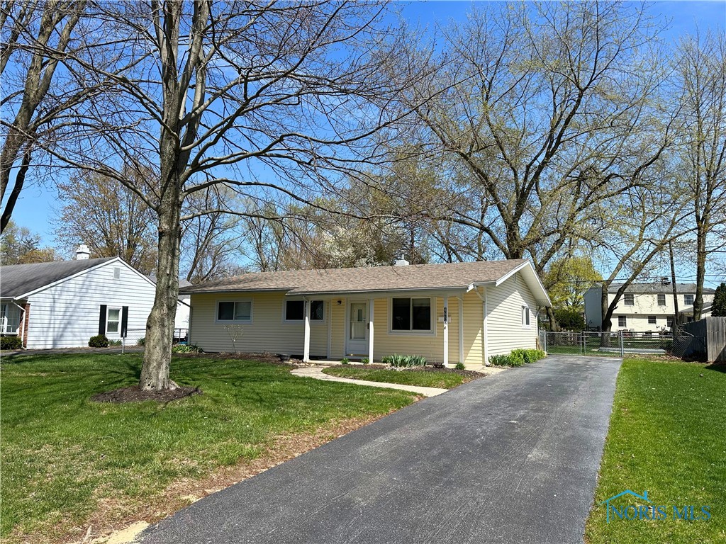 4856 Brinthaven Road, Sylvania, Ohio image 2
