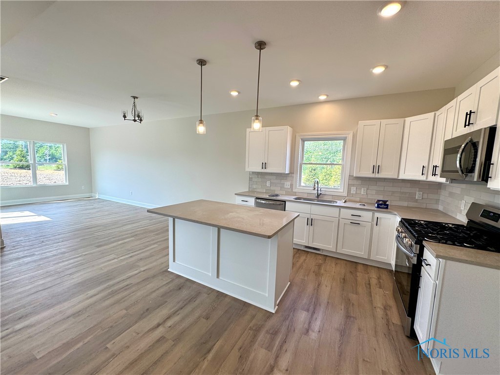 5018 Easton Drive, Oregon, Ohio image 2