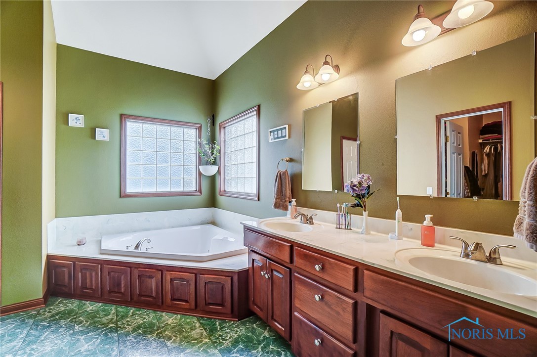 4601 Blystone Valley Drive, Maumee, Ohio image 23