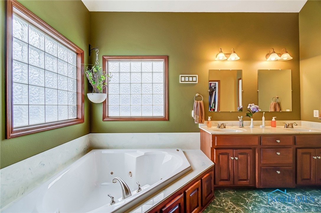 4601 Blystone Valley Drive, Maumee, Ohio image 26