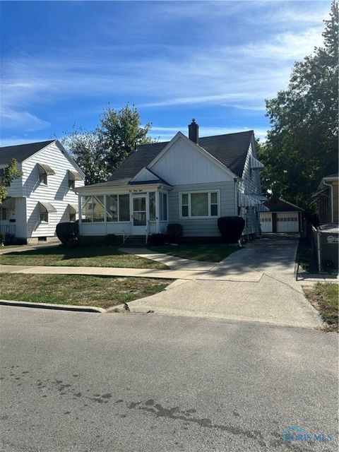 Photo of 348 E Lake Street, Toledo, OH 43608 (MLS # 6136663)