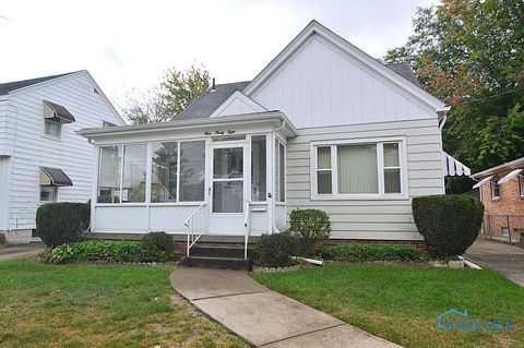 Photo of 348 E Lake Street, Toledo, OH 43608 (MLS # 6136663)