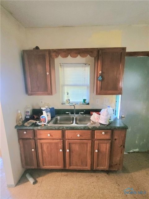 Tiny photo for 835 Willow Avenue, Toledo, OH 43605 (MLS # 6136911)