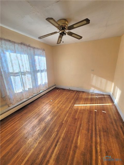 Tiny photo for 835 Willow Avenue, Toledo, OH 43605 (MLS # 6136911)
