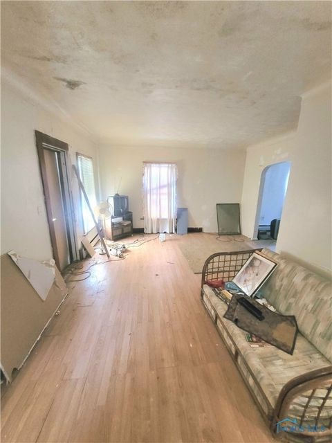 Tiny photo for 835 Willow Avenue, Toledo, OH 43605 (MLS # 6136911)