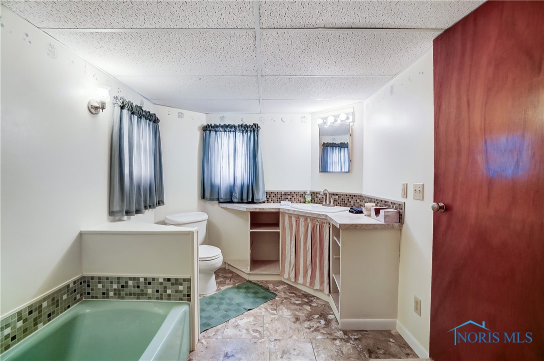 522 W North Street, Fostoria, Ohio image 26