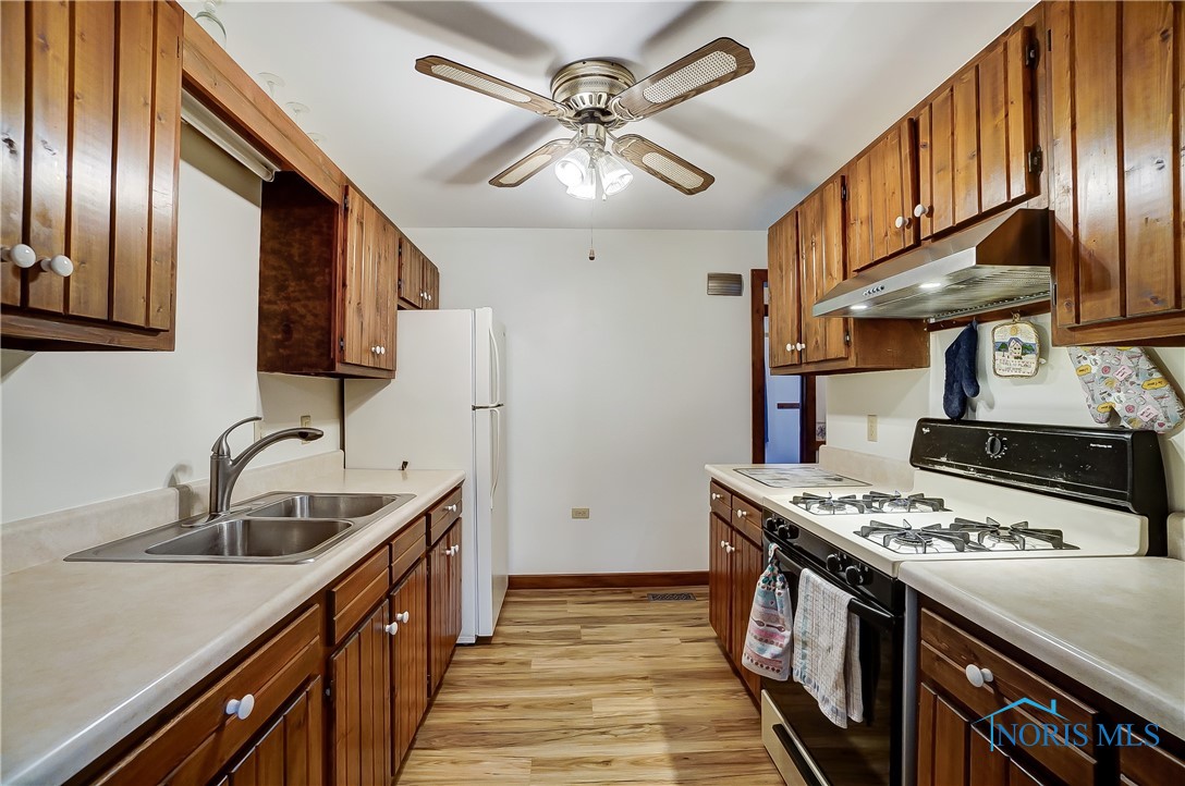 522 W North Street, Fostoria, Ohio image 13