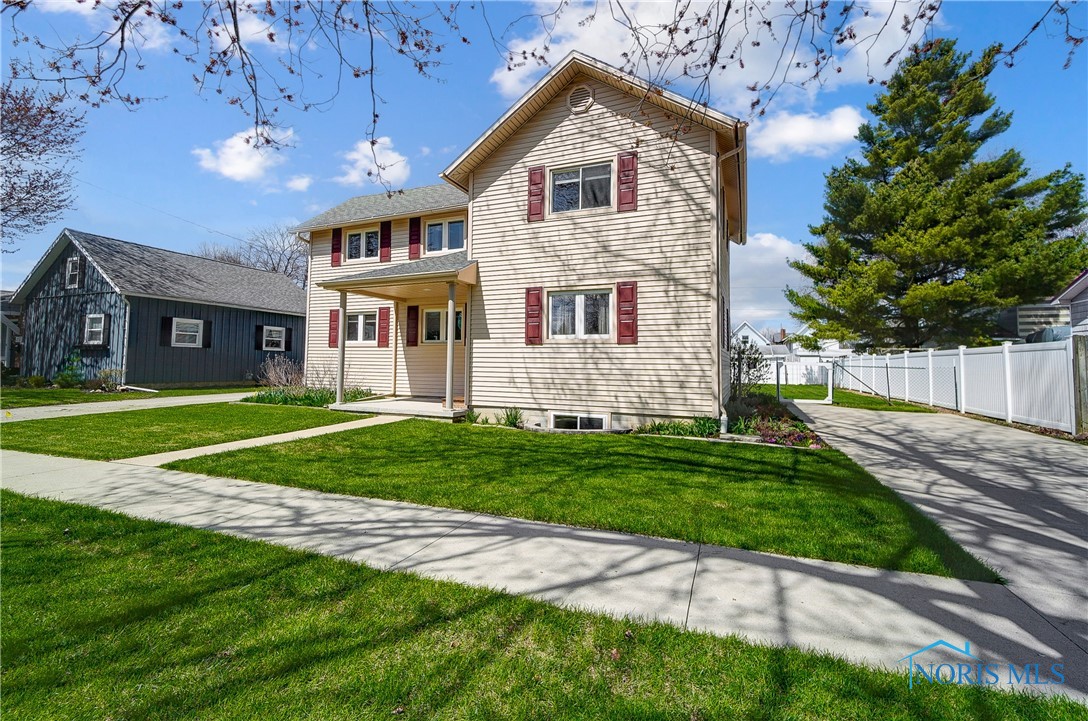 522 W North Street, Fostoria, Ohio image 2