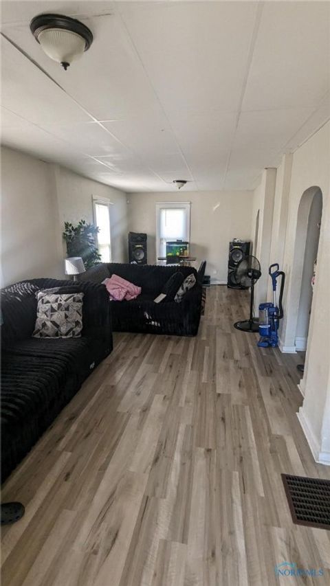 Tiny photo for 2329 Seaman Street, Toledo, OH 43605 (MLS # 6136429)
